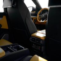 lambo-urus-yellow-2-1.jpg